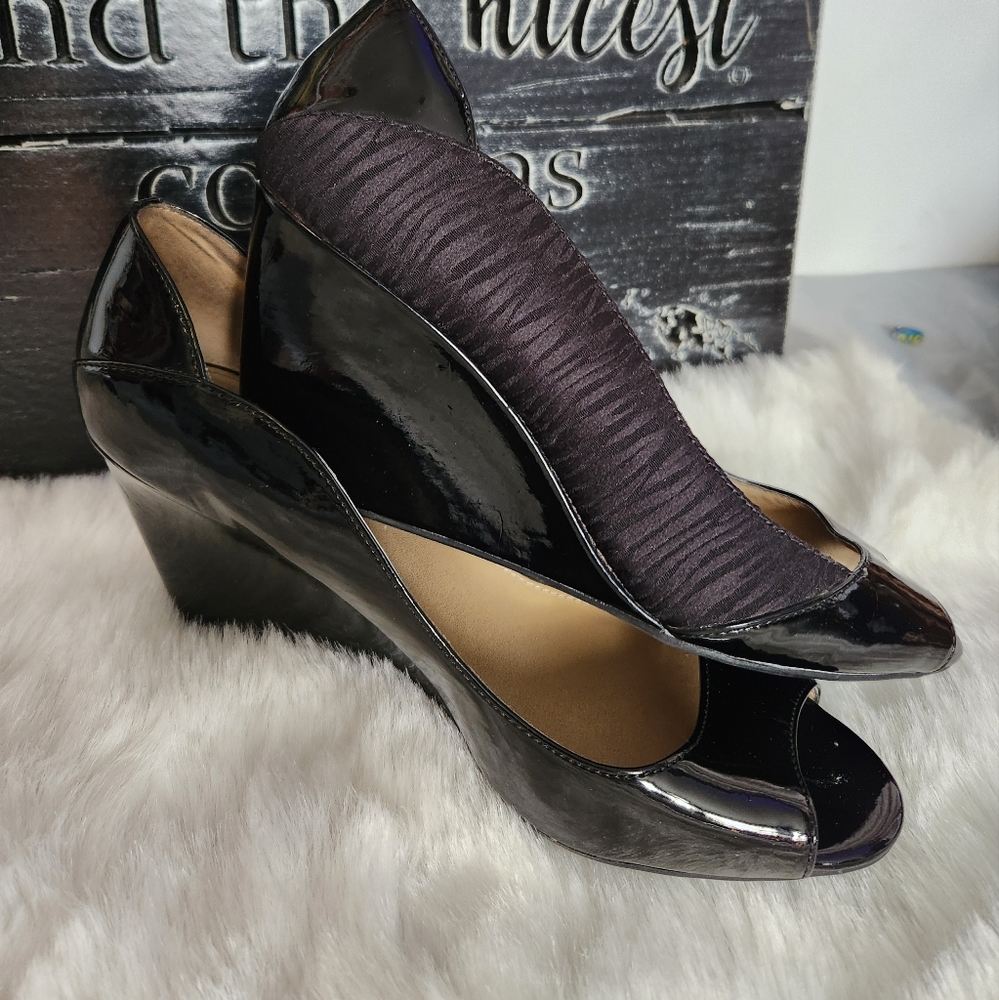BLACK PATENT LEATHER AND A MATTE BLACK FABRIC HEELS - Picture 5 of 6